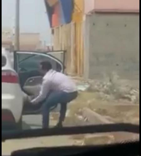 فيديو - عصابة تسرق 34 ألف ريال من راكب في جدة في وضح النهار!