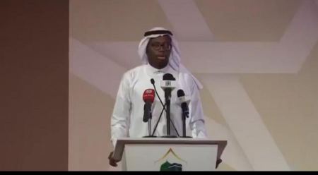 فيديو: إعجاب خالد الفيصل بفصاحة شاب ألقى مقدمة ارتجالية في مؤتمر لـ “الحج والعمرة”