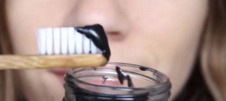 دراسة : فوائد الفحم في تنظيف الأسنان