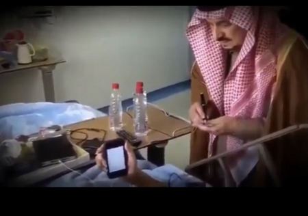شاهد: فيديو لأمير الرياض أثناء زيارة مريض يشعل تويتر 